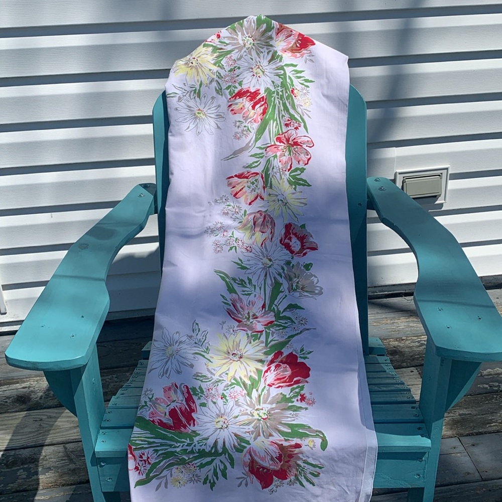 Vintage 50’s floral cotton tablecloth in great condition